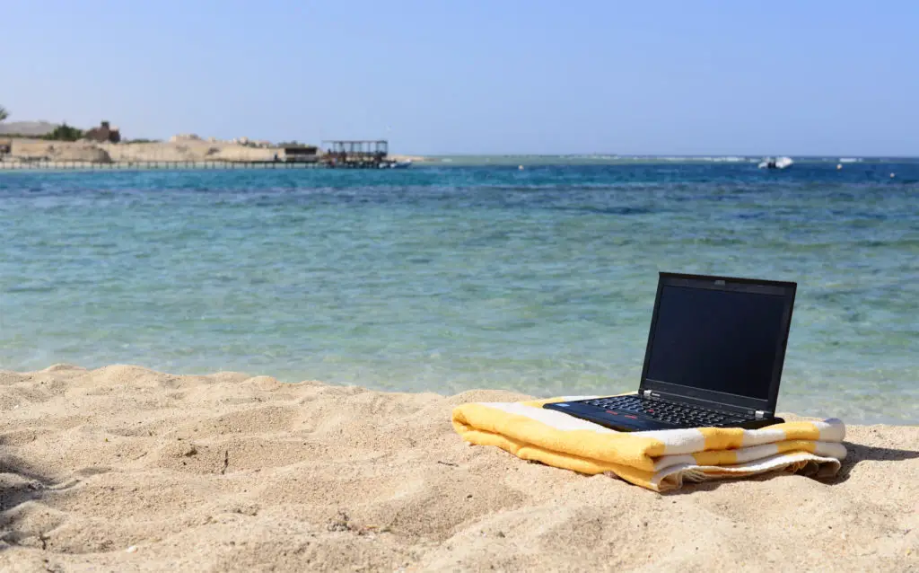 laptop beach Working For Yourself vs Working For "The Man": 142 Reasons To Do Both business earn entrepreneur entrepreneurship ideas jobs make money online from home self employed employment sell selling tips tricks work for yourself from home