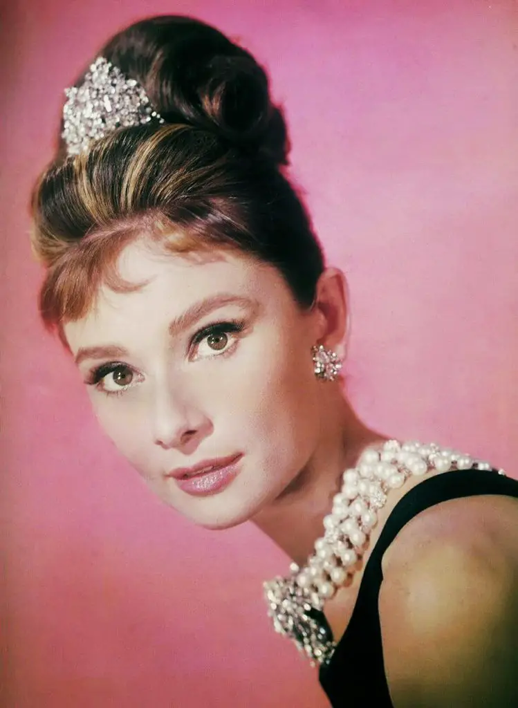 audrey hepburn Why Introverts Make Fantastic Flyer Poster Distributors picture sunset alone communication quiet social intovert introverts introverted biller billing brochure business cards catalog deliver delivery distribute distributing distribution distributor door drop earn flyer jobs leaflet leafleter magazine make money marketing menus newspaper poster sell selling