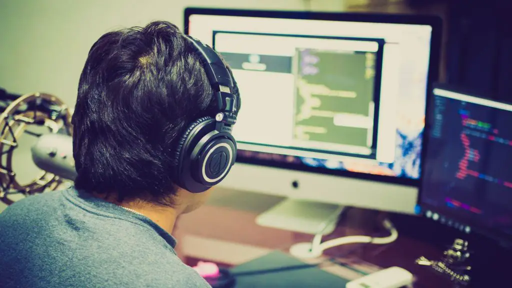 programming Why Being A Video Game Tester Isn't A Dream Come True earn work jobs make money online from home gaming computer user test usability professional freelance glitch bug functionality quality control