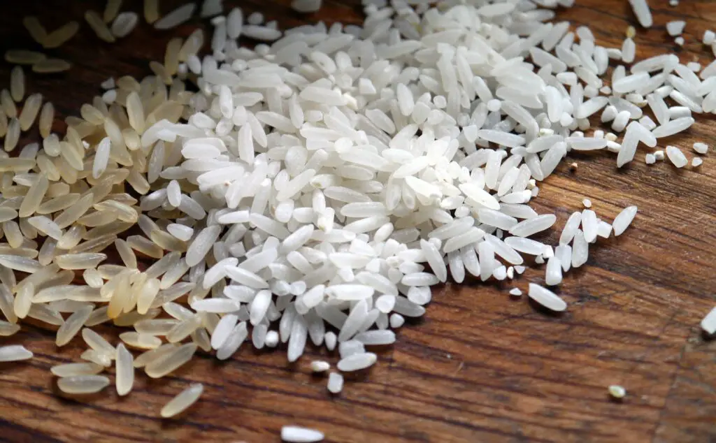 grain Cheap Dried Rice vs Quick & Easy Microwaveable Rice save money microwave item value food store shop supermarket income weekly list filling purchase cost effective cost of living different white convenience rinse wash drain boil flavour storage freeze season fast product prepare busy time coupons groceries