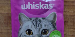 front Receiving & Reviewing my FREE Sample of Whiskas Cat Food save money deal offer discount promotion review flavour pouch sachet jelly post mail delivery freebies packaging cardboard box flyer hashtag size wet brand website
